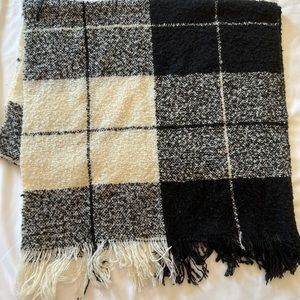 Black/white scarf/wrap